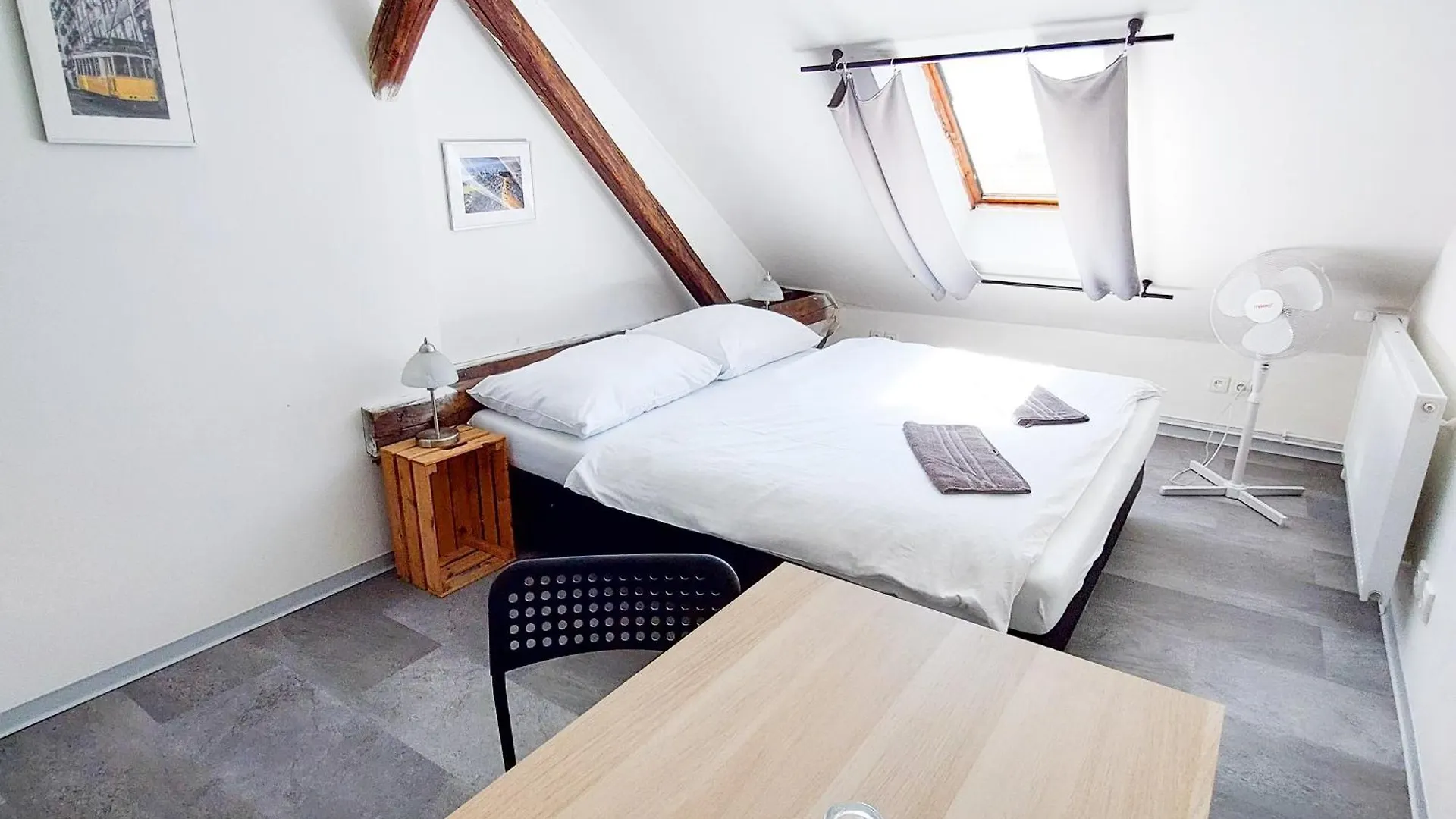 Romanticky Pokojicek V Podkrovi R5 Prag Pansiyon