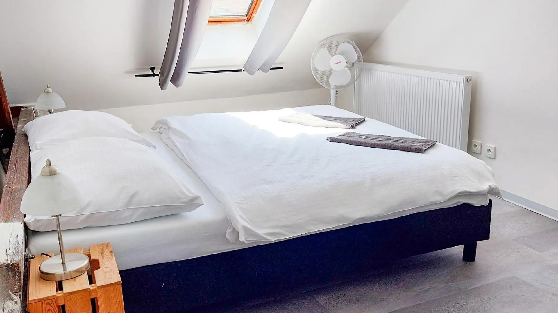 Rum i privatbostad Romanticky Pokojicek V Podkrovi R5 Prag Tjeckien